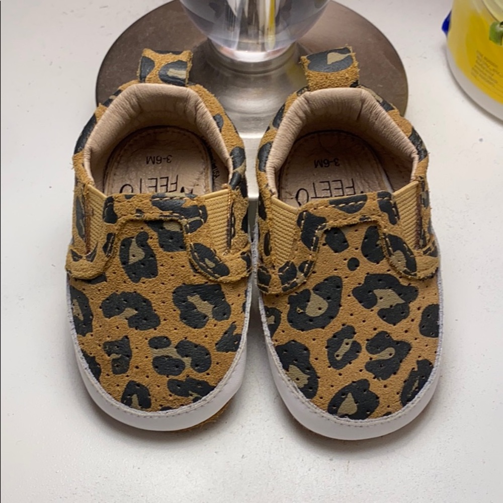 Monkey feet